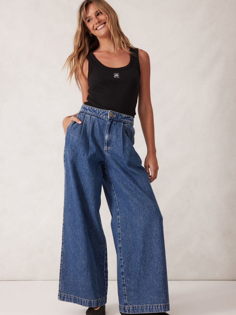 Zoe Contour Rib Scoop Tank