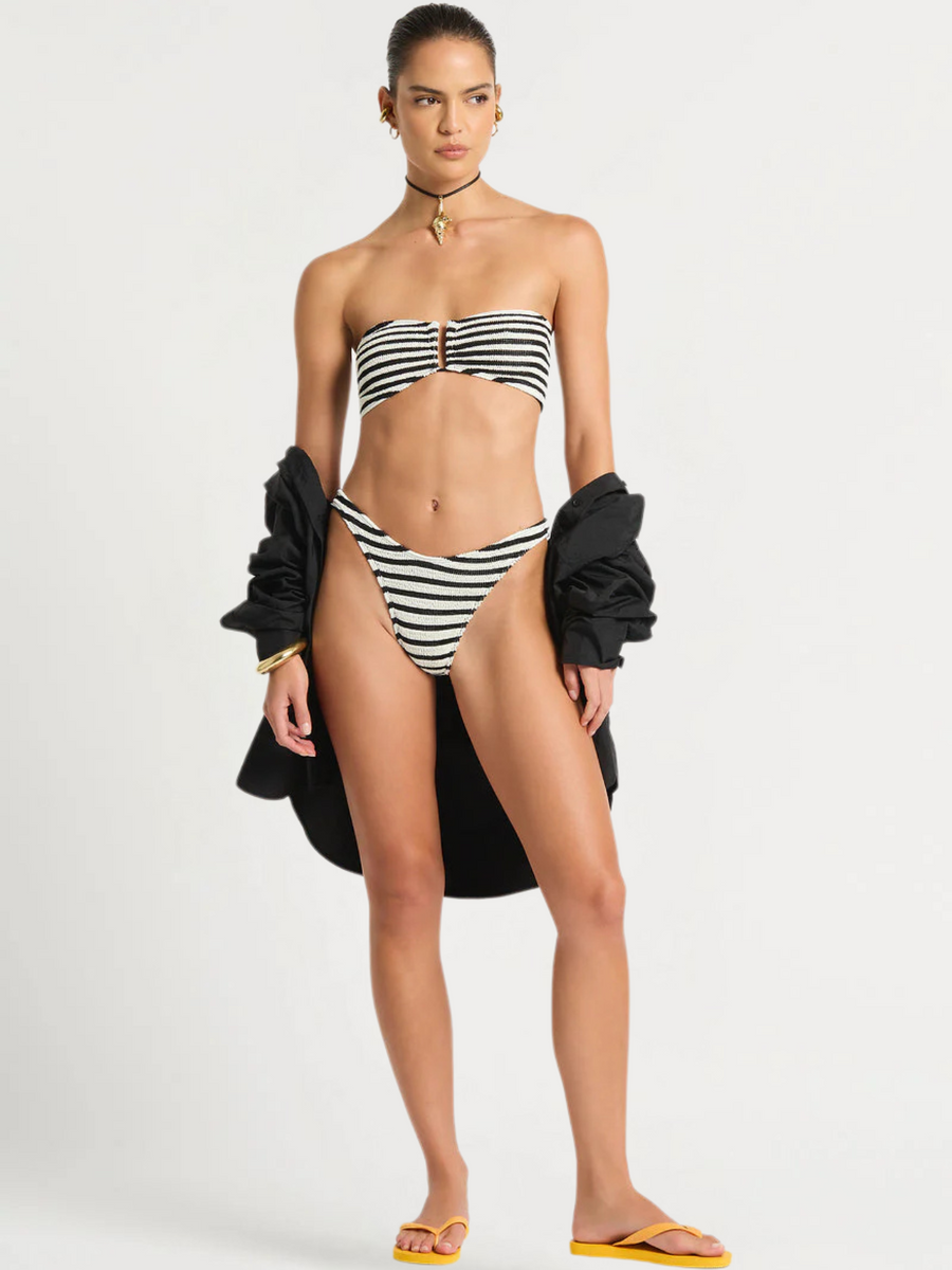 Scene Brief | Black & White Stripe