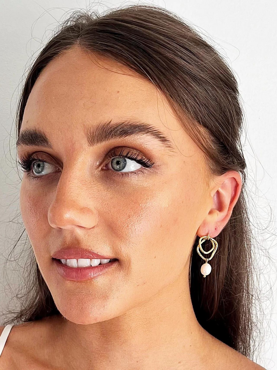 Isla Freshwater Pearl Earrings